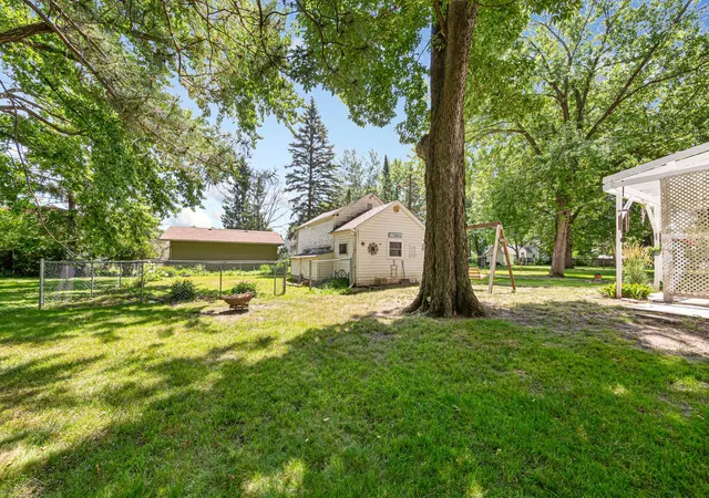 Photo 2 of Single family home for sale at 545 Willow St, Faribault, MN 55021 | MLS# 7112560 | Listing updated on 2026-09-15