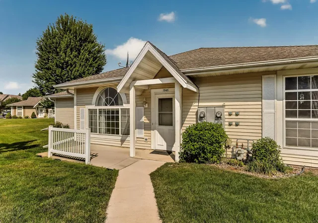 Photo 2 of Single family home for sale at 1949 Topaz Pointe Ln Sw, Rochester, MN 55902 | MLS# 7112761 | Listing updated on 2026-09-11