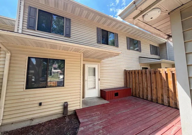 Photo 1 of Single family home for sale at 201 Bridlewood Dr, Saint Paul, MN 55119 | MLS# 7112911 | Listing updated on 2026-09-11