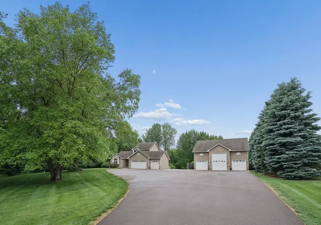 Photo 4 of Sale Pending at 885 Katydid Ln NE, Saint Michael, MN 55376 | MLS# 7113207 | Listing updated on 2026-10-02