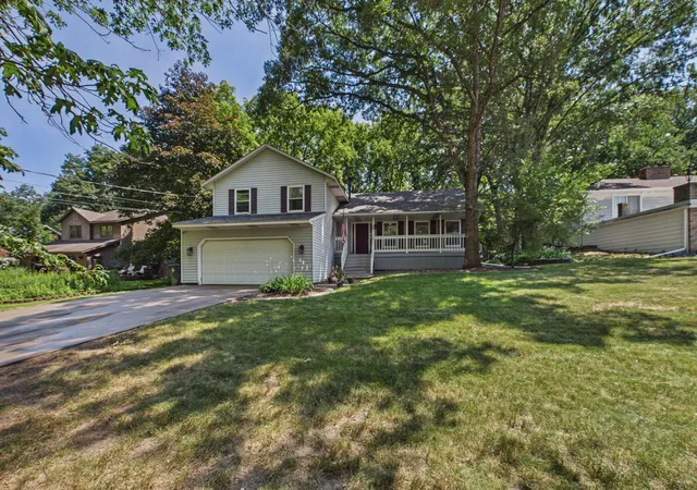 Photo 2 of Single family home for sale at 30 B St, Saint Paul, MN 55106 | MLS# 7113495 | Listing updated on 2026-09-15