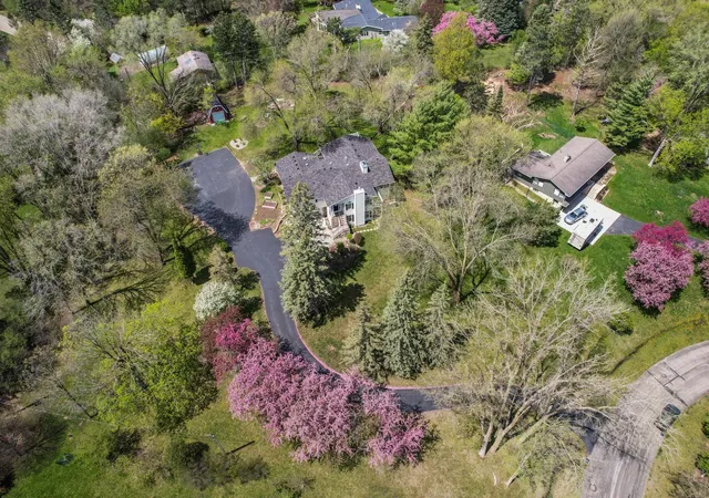Photo 2 of Single family home for sale at 2211 Lenwood Dr Sw, Rochester, MN 55902 | MLS# 7113518 | Listing updated on 2026-09-15