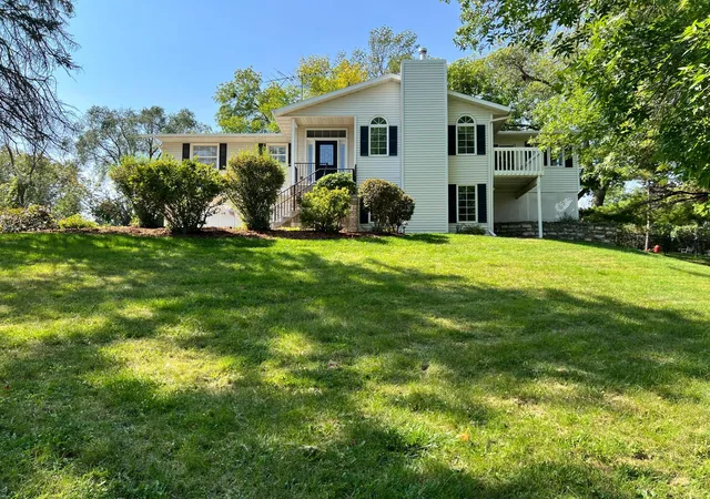 Photo 3 of Single family home for sale at 2211 Lenwood Dr Sw, Rochester, MN 55902 | MLS# 7113518 | Listing updated on 2026-09-15