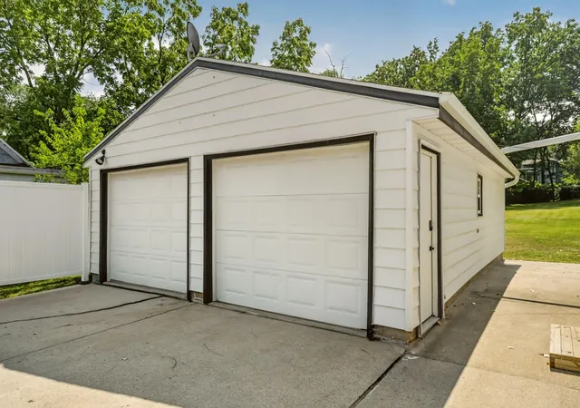 Photo 2 of Single family home for sale at 312 21st St Sw, Rochester, MN 55902 | MLS# 7113529 | Listing updated on 2026-09-11