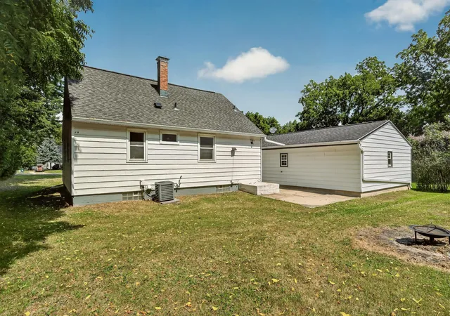 Photo 3 of Single family home for sale at 312 21st St Sw, Rochester, MN 55902 | MLS# 7113529 | Listing updated on 2026-09-11