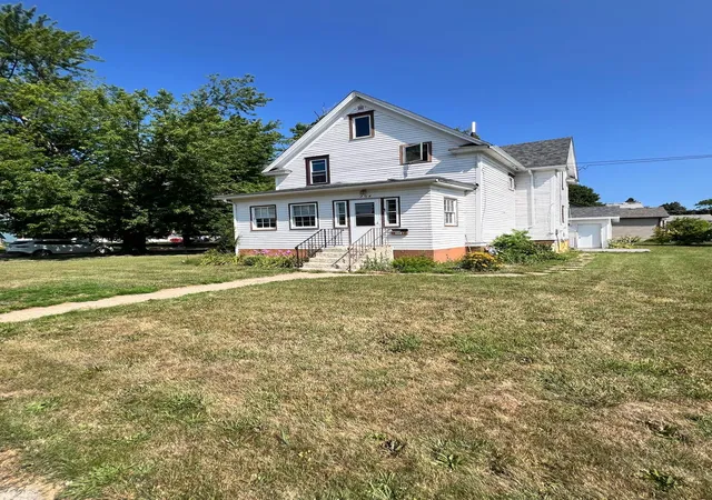 Photo 1 of Single family home for sale at 304 E 4th Street, Madison, MN 56256 | MLS# 7113554 | Listing updated on 2026-09-14