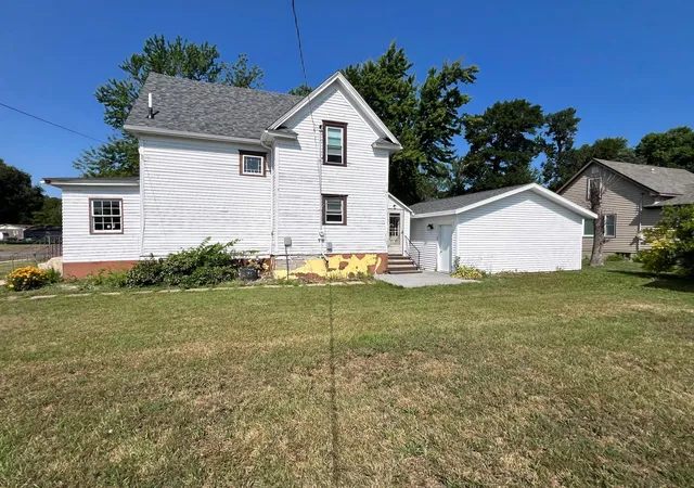 Photo 3 of Single family home for sale at 304 E 4th Street, Madison, MN 56256 | MLS# 7113554 | Listing updated on 2026-09-14