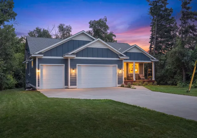 Photo 1 of Single family home for sale at 1268 Lincolntown Ave, Saint Paul, MN 55115 | MLS# 7113673 | Listing updated on 2026-09-12