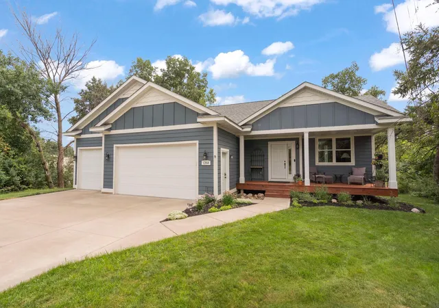 Photo 3 of Single family home for sale at 1268 Lincolntown Ave, Saint Paul, MN 55115 | MLS# 7113673 | Listing updated on 2026-09-12