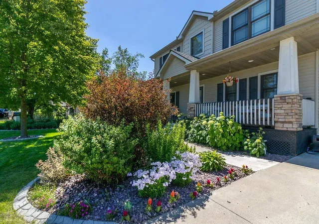 Photo 2 of Single family home for sale at 213 Victoria Blvd, Mankato, MN 56001 | MLS# 7113889 | Listing updated on 2026-09-10