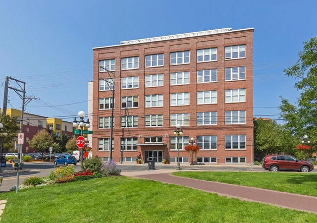 Listing Photo 2 - Condo for sale in building located at 225 9th St E, Saint Paul, MN 55101 - Unit #304