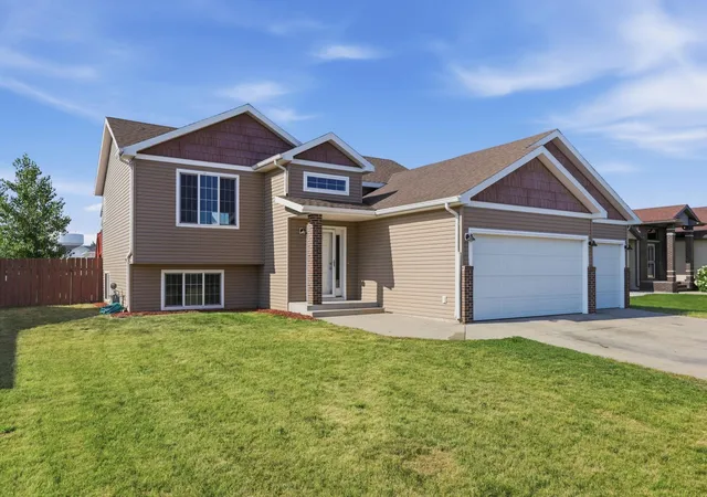 Photo 3 of Single family home for sale at 4260 Russet Ave S, Fargo, ND 58104 | MLS# 7114137 | Listing updated on 2026-09-14