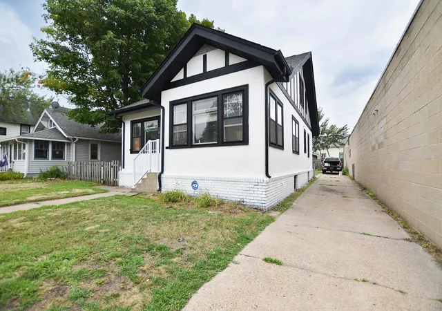 Photo 2 of Single family home for sale at 2422 Jefferson St Ne, Minneapolis, MN 55418 | MLS# 7114140 | Listing updated on 2026-09-12
