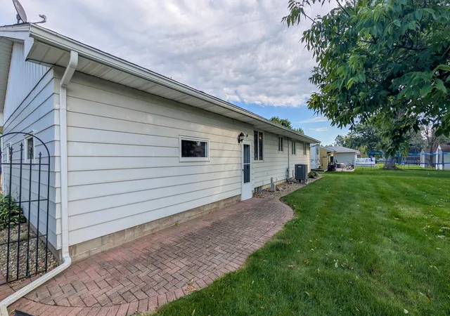 Photo 3 of Single family home for sale at 1407 9th Street NW, Austin, MN 55912 | MLS# 7114733 | Listing updated on 2026-09-15