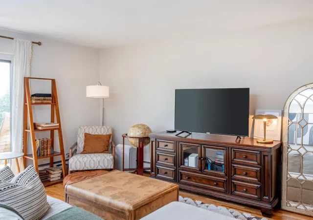 Photo 3 of Condo for sale at 2928 Dean Pkwy #4B, Minneapolis, MN 55416 | MLS# 7114960 | Listing updated on 2026-09-14