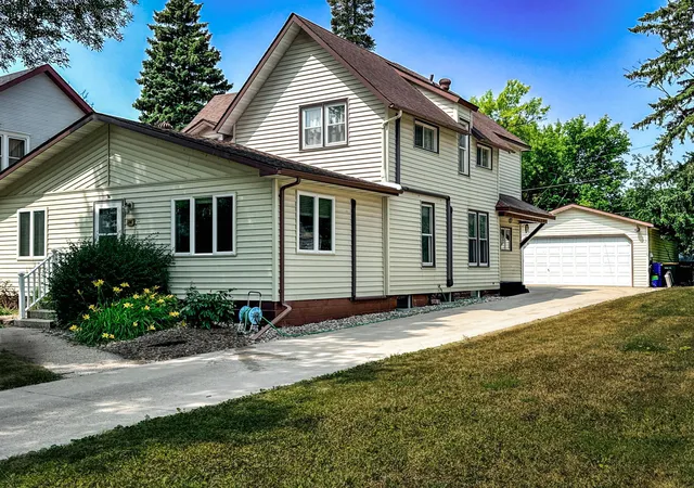 Photo 1 of Single family home for sale at 316 S Ash St, Crookston, MN 56716 | MLS# 7115011 | Listing updated on 2026-09-10