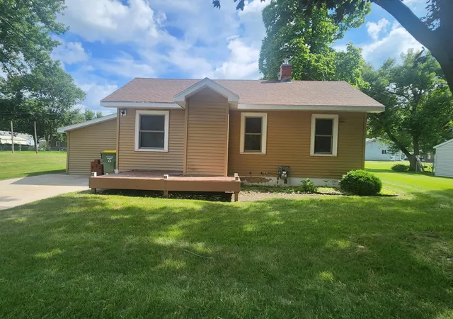 Photo 2 of Sale Pending at 822 2nd Street Nw, Pipestone, MN 56164 | MLS# 7115184 | Listing updated on 2026-09-14