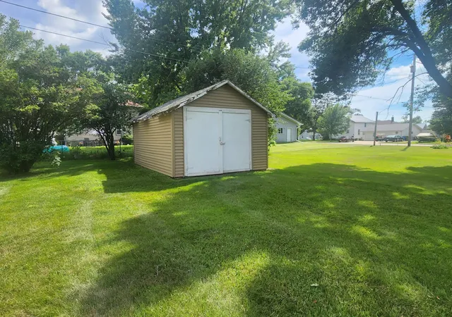 Photo 3 of Sale Pending at 822 2nd Street NW, Pipestone, MN 56164 | MLS# 7115184 | Listing updated on 2026-09-14