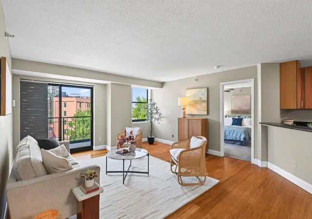 Listing Photo 3 - Condo for sale in building located at 401 S 1St St, Minneapolis, MN 55401 - Unit #423