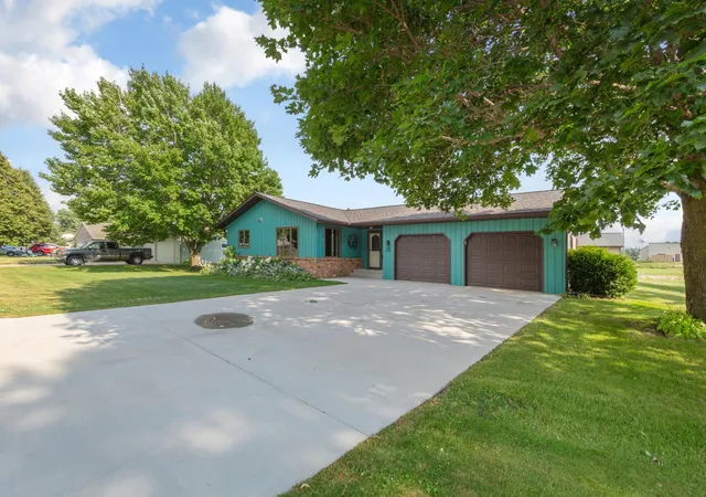 Photo 1 of Single family home for sale at 400 Beverly St, Wanamingo, MN 55983 | MLS# 7115419 | Listing updated on 2026-09-12