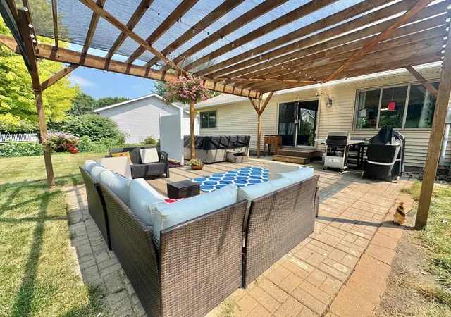 Photo 2 of Single family home for sale at 702 S Saratoga St, Marshall, MN 56258 | MLS# 7115596 | Listing updated on 2026-09-13