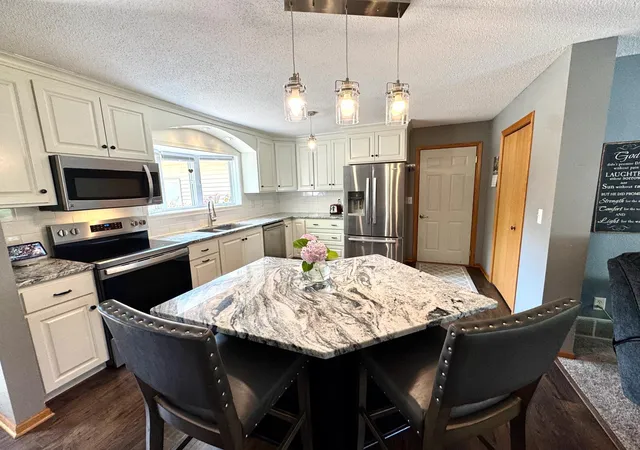 Photo 3 of Single family home for sale at 702 S Saratoga St, Marshall, MN 56258 | MLS# 7115596 | Listing updated on 2026-09-13