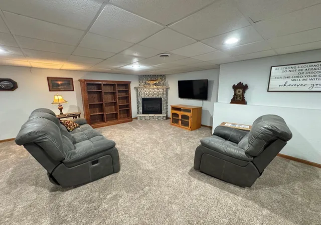 Photo 4 of Single family home for sale at 702 S Saratoga St, Marshall, MN 56258 | MLS# 7115596 | Listing updated on 2026-09-13