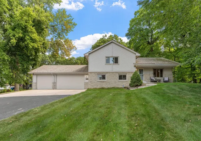 Photo 2 of Single family home for sale at 7657 N Shore Cir, Forest Lake, MN 55025 | MLS# 7115692 | Listing updated on 2026-09-14