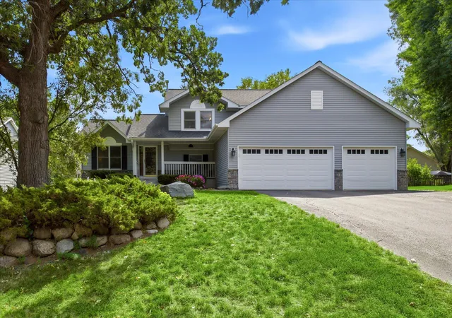 Photo 2 of Single family home for sale at 19858 Jaguar Ave, Lakeville, MN 55044 | MLS# 7115836 | Listing updated on 2026-09-11