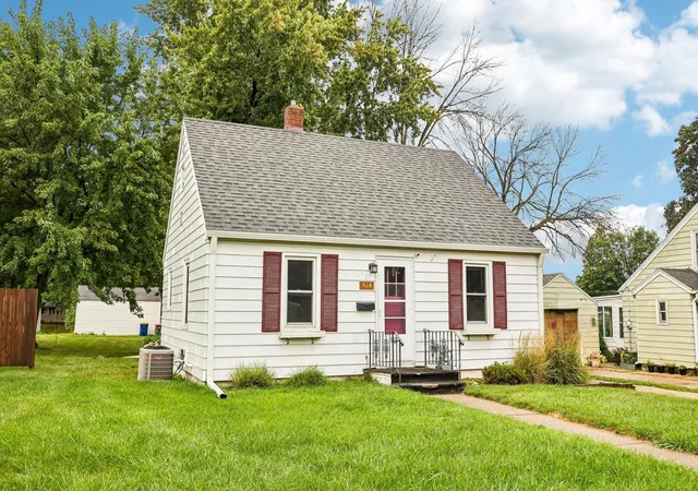 Photo 2 of Sale Pending at 814 8th Avenue Sw, Faribault, MN 55021 | MLS# 7115879 | Listing updated on 2026-09-11