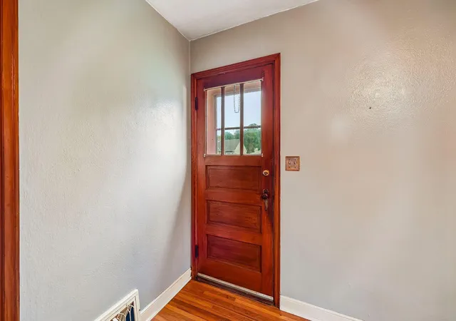 Photo 3 of Sale Pending at 814 8th Avenue Sw, Faribault, MN 55021 | MLS# 7115879 | Listing updated on 2026-09-11