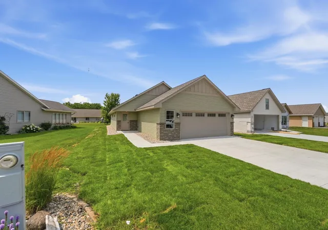 Photo 2 of Single family home for sale at 1807 Upper Trentwood Cir Ne, Willmar, MN 56201 | MLS# 7115904 | Listing updated on 2026-09-15