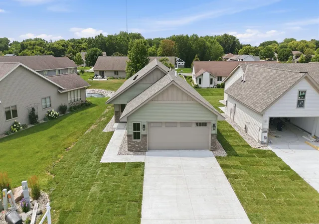 Photo 3 of Single family home for sale at 1807 Upper Trentwood Cir NE, Willmar, MN 56201 | MLS# 7115904 | Listing updated on 2026-09-15