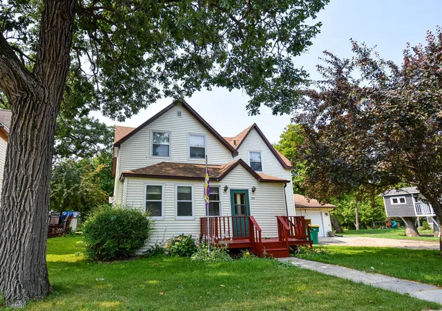 Photo 1 of Single family home for sale at 661 N Central St, Warren, MN 56762 | MLS# 7116022 | Listing updated on 2026-09-11
