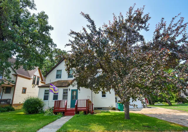 Photo 2 of Single family home for sale at 661 N Central St, Warren, MN 56762 | MLS# 7116022 | Listing updated on 2026-09-11