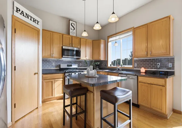Photo 3 of Single family home for sale at 809 Morningside Pl, Belle Plaine, MN 56011 | MLS# 7116094 | Listing updated on 2026-09-09