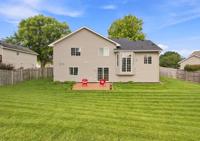 Photo 4 of Sale Pending at 809 Morningside Pl, Belle Plaine, MN 56011 | MLS# 7116094 | Listing updated on 2026-10-10