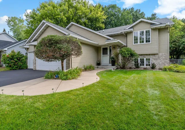 Photo 2 of Sale Pending at 842 Sterling St S, Saint Paul, MN 55119 | MLS# 7116106 | Listing updated on 2026-10-02