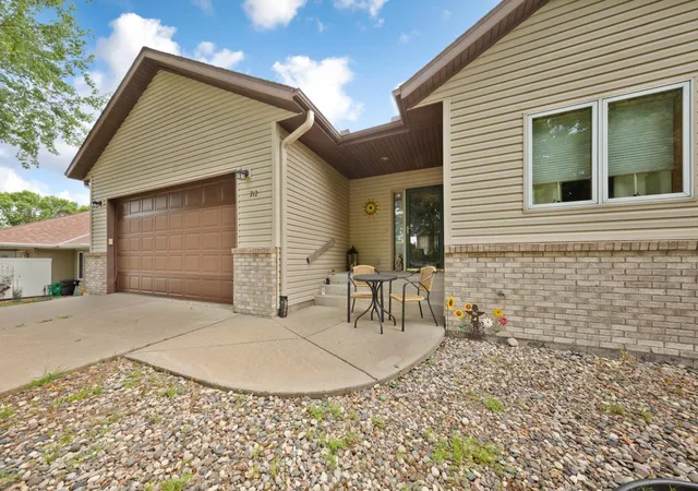 Photo 4 of Single family home for sale at 712 W Main St, Arlington, MN 55307 | MLS# 7116251 | Listing updated on 2026-09-22