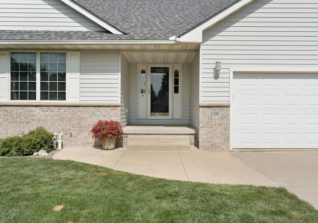 Photo 3 of Single family home for sale at 1300 26th Street SW, Austin, MN 55912 | MLS# 7116287 | Listing updated on 2026-09-13