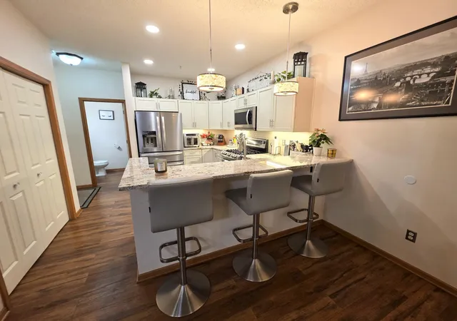 Photo 3 of Single family home for sale at 1611 Woodlynn Ave #3, Saint Paul, MN 55109 | MLS# 7116324 | Listing updated on 2026-09-12