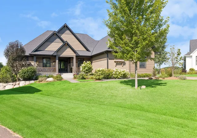 Photo 3 of Single family home for sale at 607 Heritage Pl, Stillwater, MN 55082 | MLS# 7116447 | Listing updated on 2026-09-19