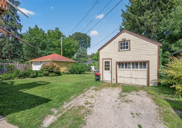 Photo 3 of Multi family home for sale at 1437 Minnehaha Ave W, Saint Paul, MN 55104 | MLS# 7116470 | Listing updated on 2026-09-15