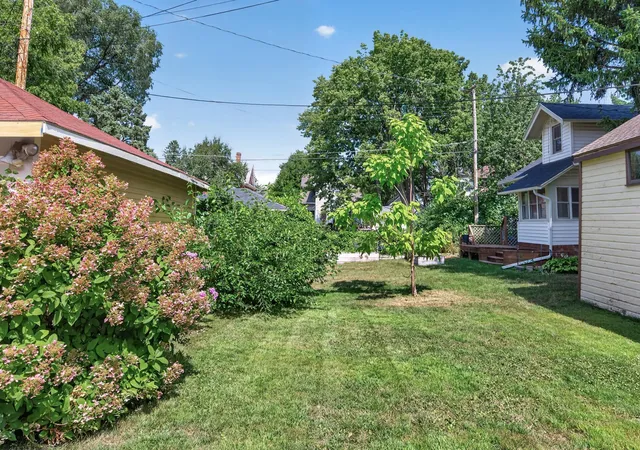 Listing Photo 4 - Condo for sale in building located at 1437 Minnehaha Ave W, Saint Paul, MN 55104