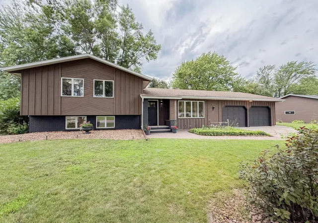 Photo 2 of Single family home for sale at 904 Birch Ave W, Hector, MN 55342 | MLS# 7116992 | Listing updated on 2026-09-14