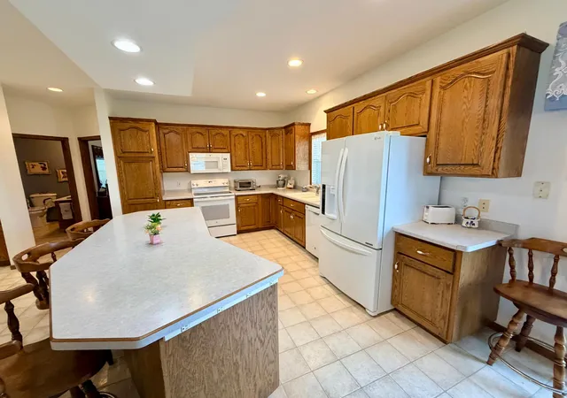 Photo 2 of Single family home for sale at 122 Lake Henry Ave S, Melrose, MN 56352 | MLS# 7116993 | Listing updated on 2026-09-15