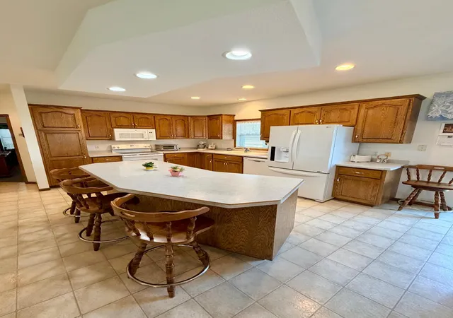 Photo 3 of Single family home for sale at 122 Lake Henry Ave S, Melrose, MN 56352 | MLS# 7116993 | Listing updated on 2026-09-15