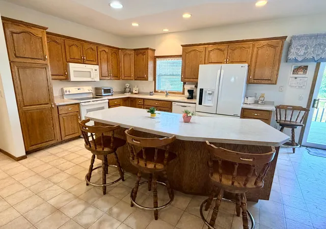 Photo 4 of Single family home for sale at 122 Lake Henry Ave S, Melrose, MN 56352 | MLS# 7116993 | Listing updated on 2026-09-15