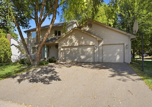 Photo 3 of Sale Pending at 18997 Nature Ln, Eden Prairie, MN 55346 | MLS# 7117227 | Listing updated on 2026-09-15