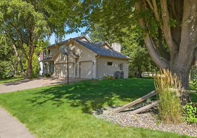 Photo 3 of Sale Pending at 18997 Nature Ln, Eden Prairie, MN 55346 | MLS# 7117227 | Listing updated on 2026-09-15